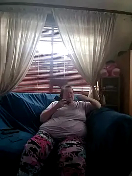 Snapshot of Bayou_Woman68 chatting on April 28, 2026, 6:13 pm Bayou Woman68 online show from April 28, 2026, 6:13 pm