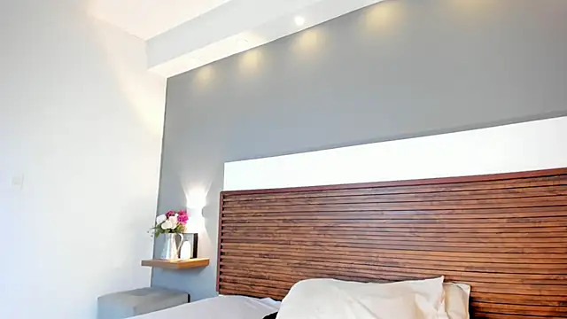 Adelehottman online show from September 12, 2025, 4:34 am