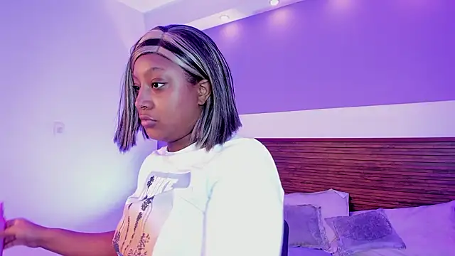 Adelehottman online show from March 18, 2026, 12:08 pm