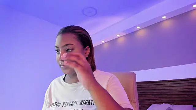 Adelehottman online show from April 1, 2026, 12:28 pm