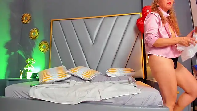 BrendaAdams  online show from February 19, 2025, 10:56 am