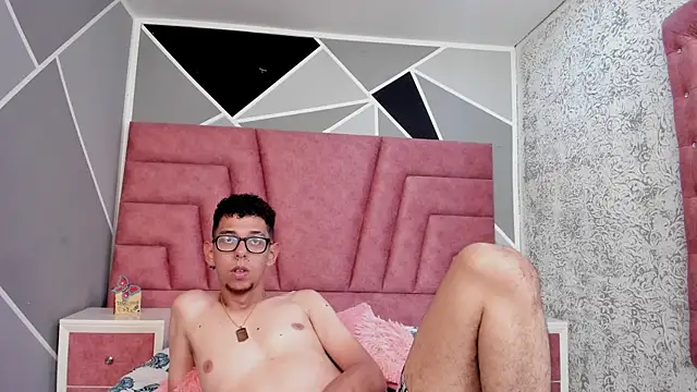 Snapshot of Derek_and_Skarlet chatting on January 20, 2025, 4:45 pm Derek and Skarlet online show from January 20, 2025, 4:45 pm
