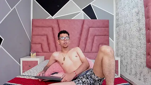 Snapshot of Derek_and_Skarlet chatting on January 25, 2025, 2:36 pm Derek and Skarlet online show from January 25, 2025, 2:36 pm