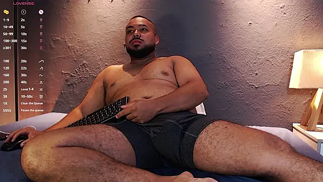 Snapshot of DilanJonnes_ chatting on February 4, 2026, 5:19 pm DilanJonnes online show from February 4, 2026, 5:19 pm