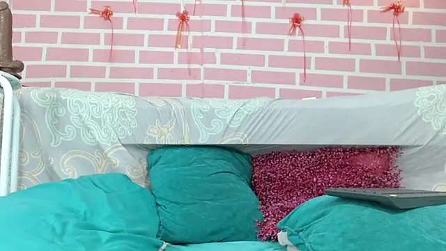 emy 0 online show from February 19, 2025, 11:04 pm