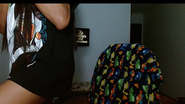 carolinemiller7 online show from February 13, 2025, 9:51 am