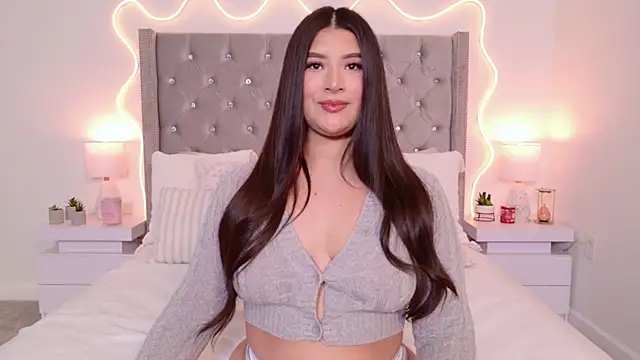 JuliaSUMMERS2022 online show from April 16, 2026, 11:40 pm