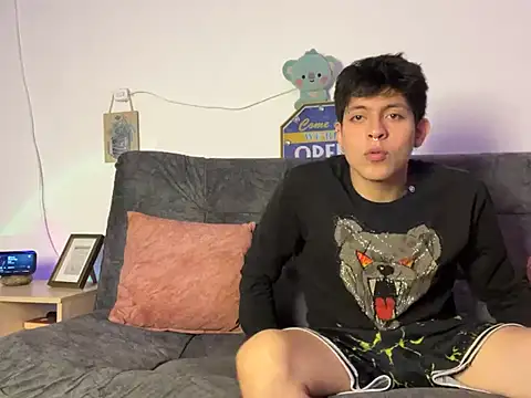 MyLatinHotBoys online show from January 18, 2025, 12:35 am