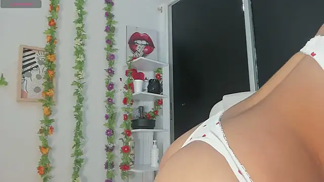 UrNewFantasy online show from February 4, 2025, 2:10 pm