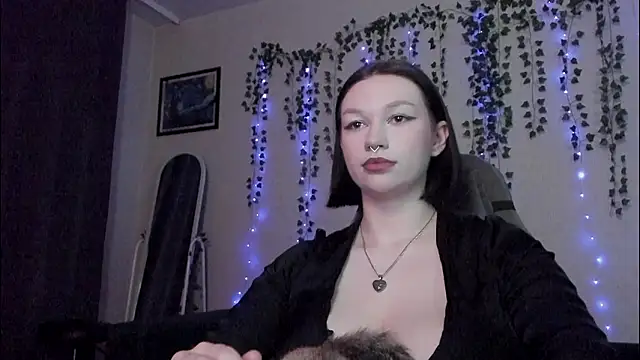 Emmy m00n online show from December 2, 2024, 12:51 pm