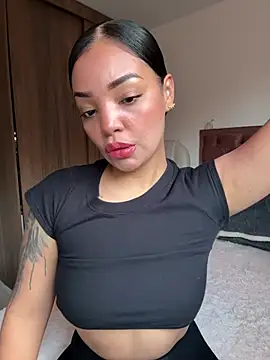 Snapshot of Sara_LipsX chatting on June 24, 2026, 10:42 pm Sara LipsX online show from June 24, 2026, 10:42 pm