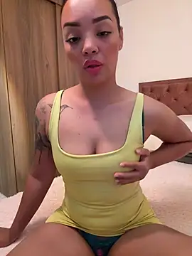 Snapshot of Sara_LipsX chatting on July 16, 2026, 11:33 pm Sara LipsX online show from July 16, 2026, 11:33 pm