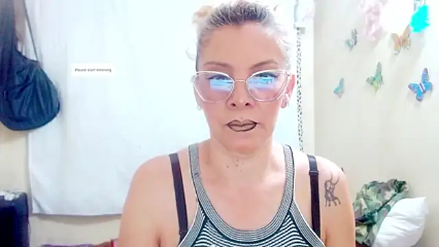 Snapshot of electra-mommy chatting on November 28, 2025, 11:13 am electra-mommy online show from November 28, 2025, 11:13 am