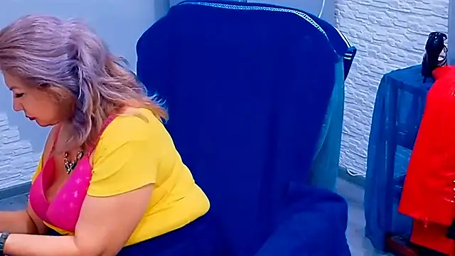 Hornystepmom29 online show from April 7, 2026, 12:27 pm