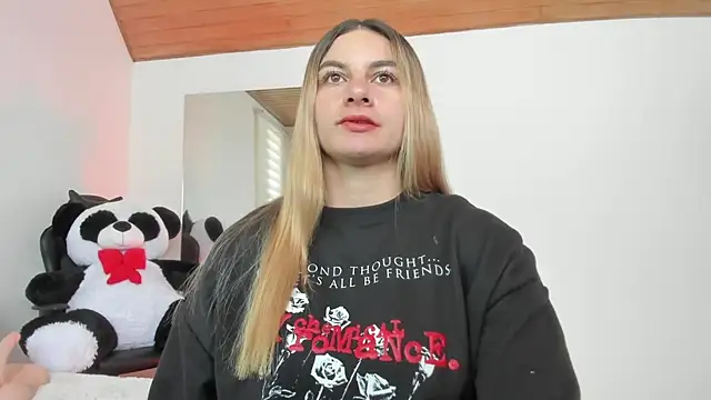 AtheneaRossi online show from February 11, 2025, 3:08 pm