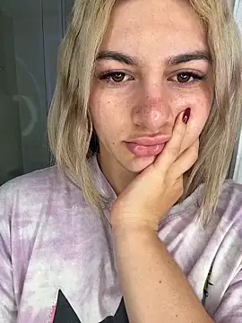 AtheneaRossi online show from February 27, 2026, 9:42 am