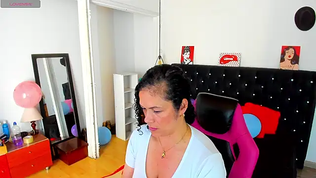 Aliciia cute1 online show from November 6, 2025, 10:43 pm