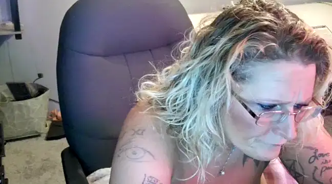 Lisalovely6981 online show from January 22, 2025, 12:27 pm