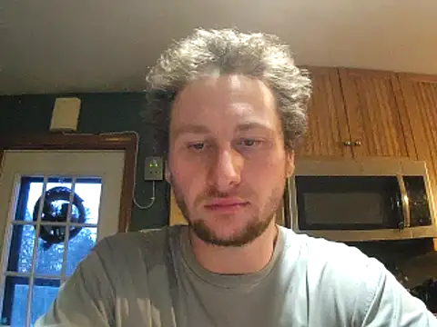 Snapshot of Seymour93 chatting on February 5, 2025, 10:12 pm Seymour93 online show from February 5, 2025, 10:12 pm