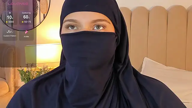 anna-henao online show from December 6, 2024, 3:33 pm