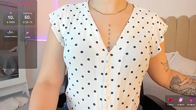 anna-henao online show from December 23, 2024, 12:19 pm