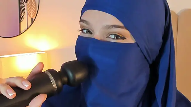 anna-henao online show from January 13, 2025, 1:06 pm