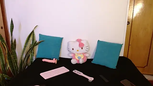 kittycatw online show from December 14, 2025, 8:02 pm