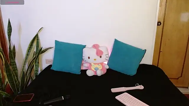 kittycatw online show from December 18, 2025, 9:26 am