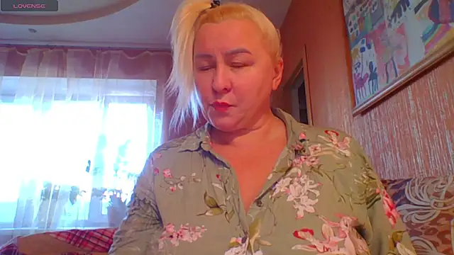 mira robinsonnn online show from October 17, 2025, 2:37 am