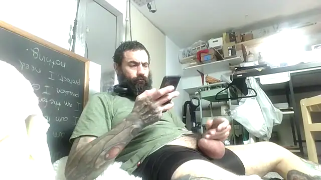 Snapshot of AceSpinning_DJ chatting on October 14, 2025, 11:55 am AceSpinning DJ online show from October 14, 2025, 11:55 am