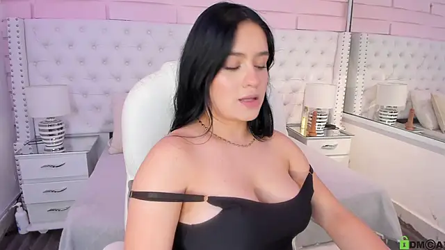 Snapshot of Yaaky_ chatting on February 7, 2025, 6:45 pm Yaaky online show from February 7, 2025, 6:45 pm