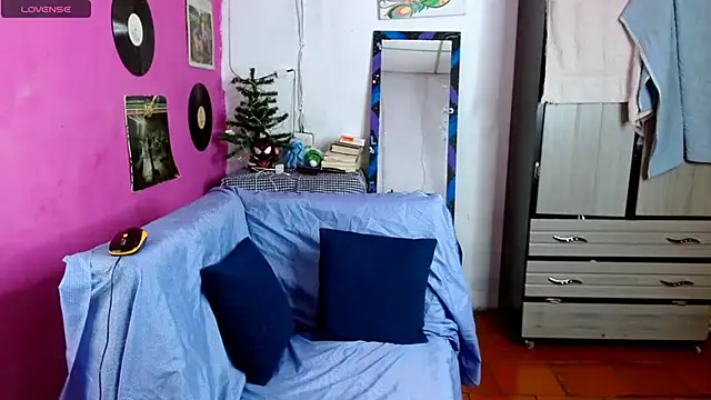 sensitive brunette online show from December 11, 2024, 12:44 am