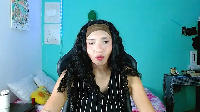 Snapshot of sensitive_brunette chatting on April 23, 2026, 1:51 am sensitive brunette online show from April 23, 2026, 1:51 am