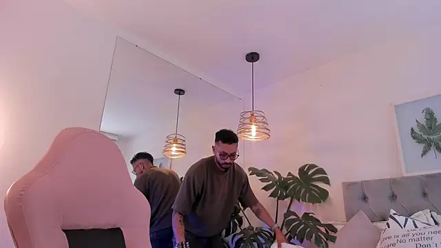 Tom cooper  online show from November 9, 2025, 1:20 pm