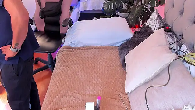 Tom cooper  online show from November 18, 2025, 12:42 pm