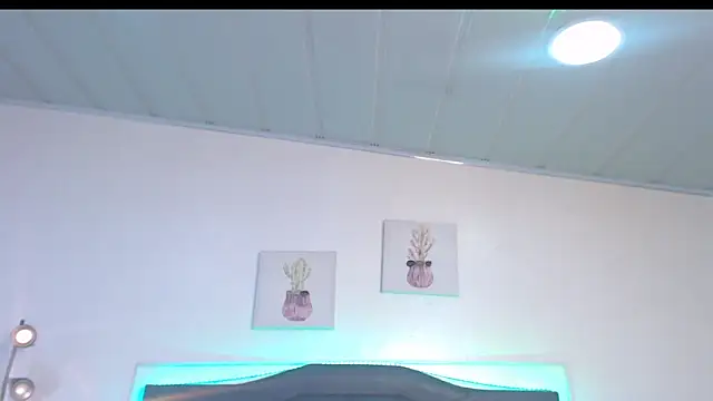 candy lux  online show from November 24, 2025, 7:35 pm