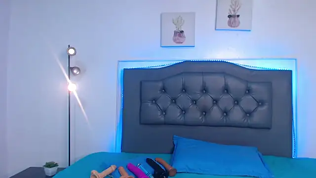 candy lux  online show from November 26, 2025, 7:04 pm