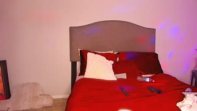 yiauana online show from November 25, 2025, 5:40 am