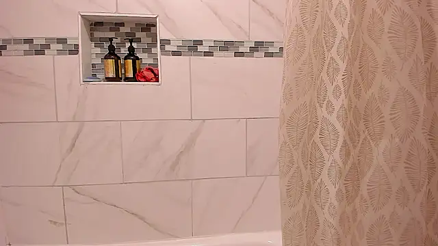 yiauana online show from March 25, 2026, 3:12 am