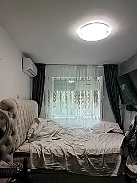 AvaLloyd online show from February 8, 2026, 9:45 am