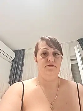 AvaLloyd online show from March 29, 2026, 2:44 am