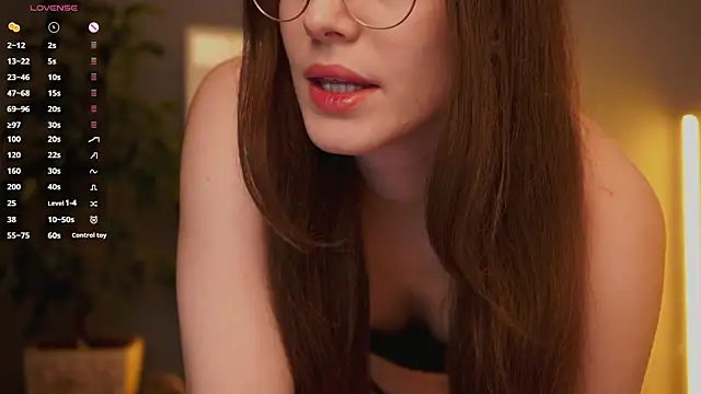 Ester Hill online show from November 19, 2025, 1:27 am