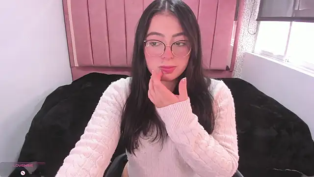 Snapshot of MiaWils_ chatting on June 22, 2026, 7:22 pm MiaWils online show from June 22, 2026, 7:22 pm