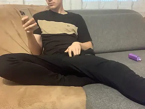 Honeeymaster online show from March 17, 2026, 9:23 am