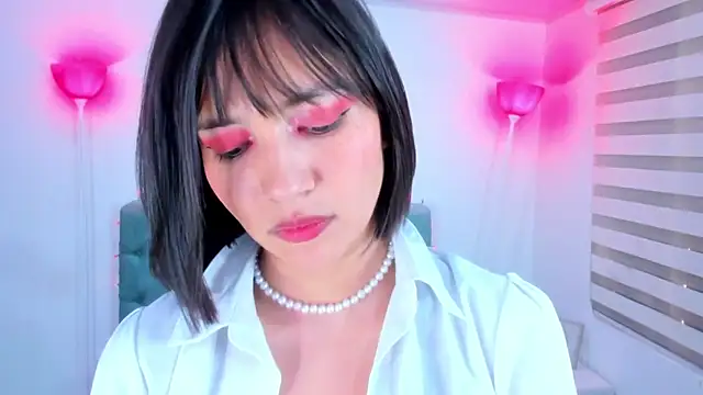 lina bedoya  online show from January 13, 2025, 2:53 pm