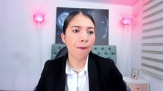 lina bedoya  online show from March 19, 2025, 11:39 am