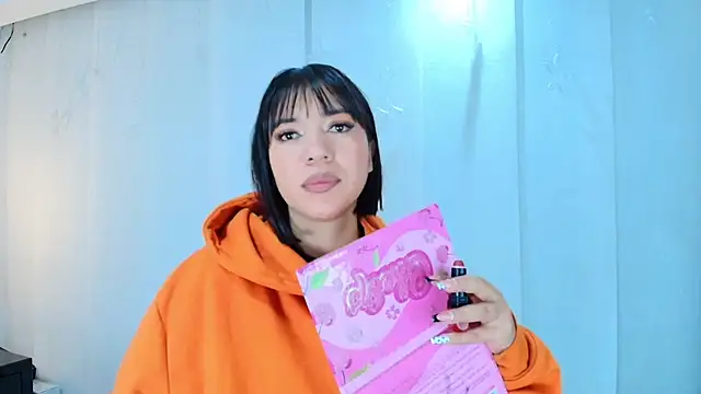 lina bedoya  online show from September 10, 2025, 11:32 am