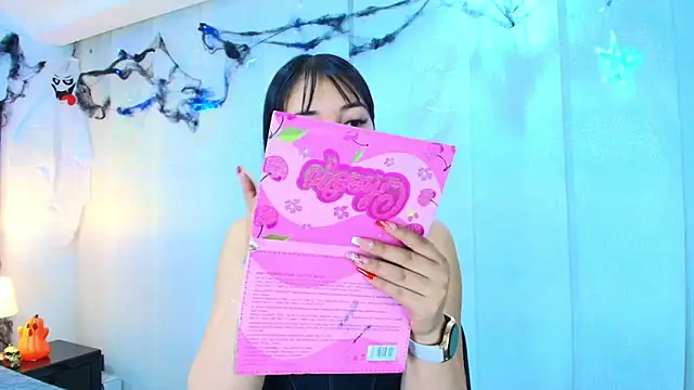 lina bedoya  online show from October 25, 2025, 11:40 am