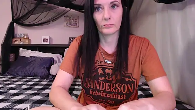 Snapshot of CrystalLakeXO chatting on July 12, 2026, 9:22 am CrystalLakeXO online show from July 12, 2026, 9:22 am