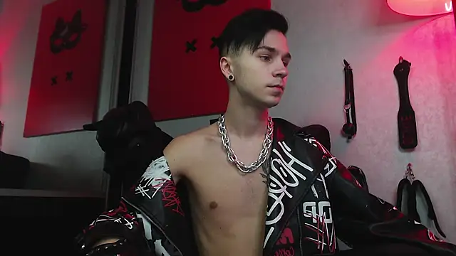 Joseph  Quinn online show from January 24, 2025, 10:53 am